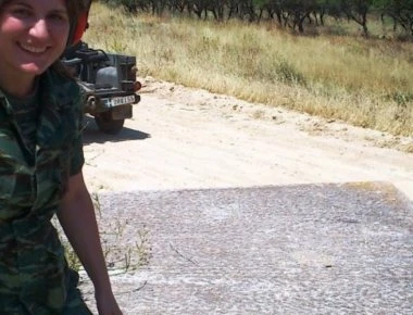 Αυτή είναι η πρώτη Ελληνίδα Εθνοφύλακας: Greek sniper με βολή «one shot one kill» (φωτο)